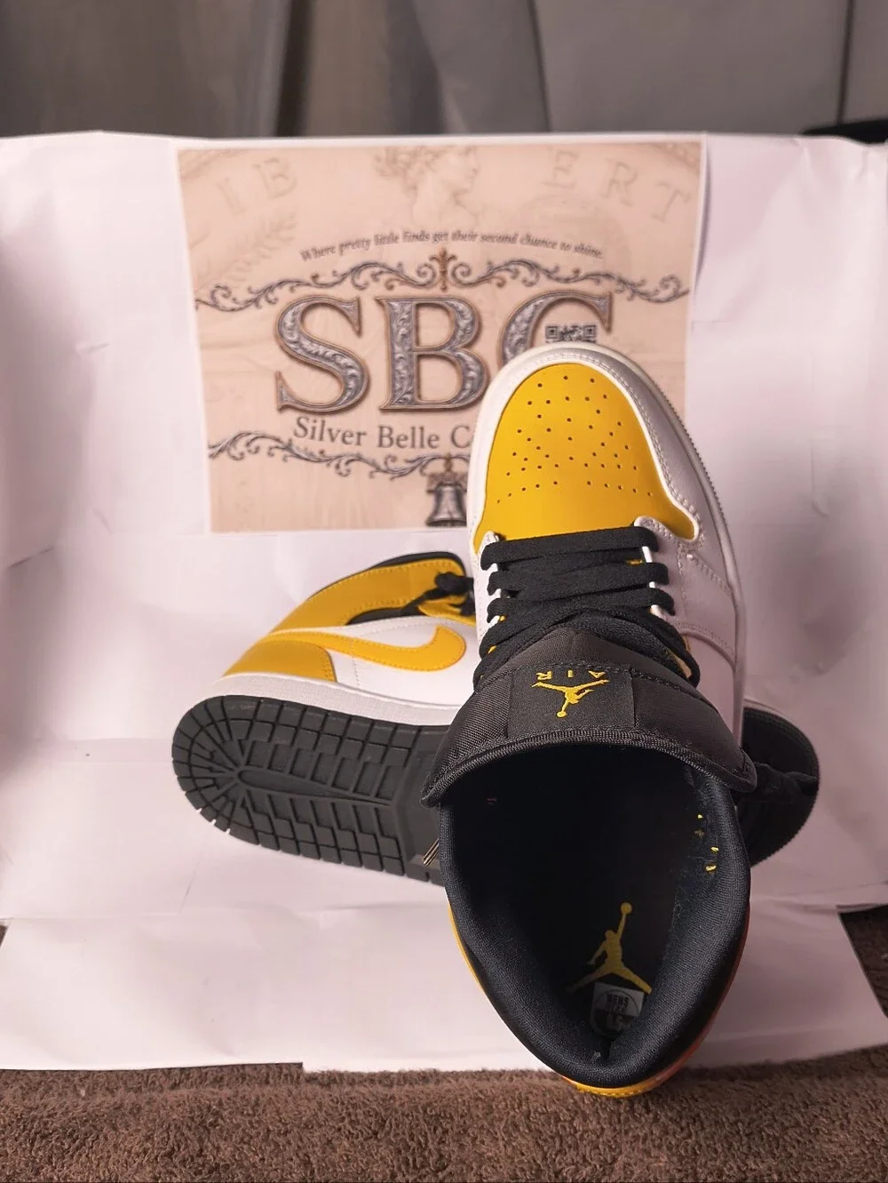 Air Jordan 1 Mid University Gold 554724-170 Men's 8.5 Women's 10